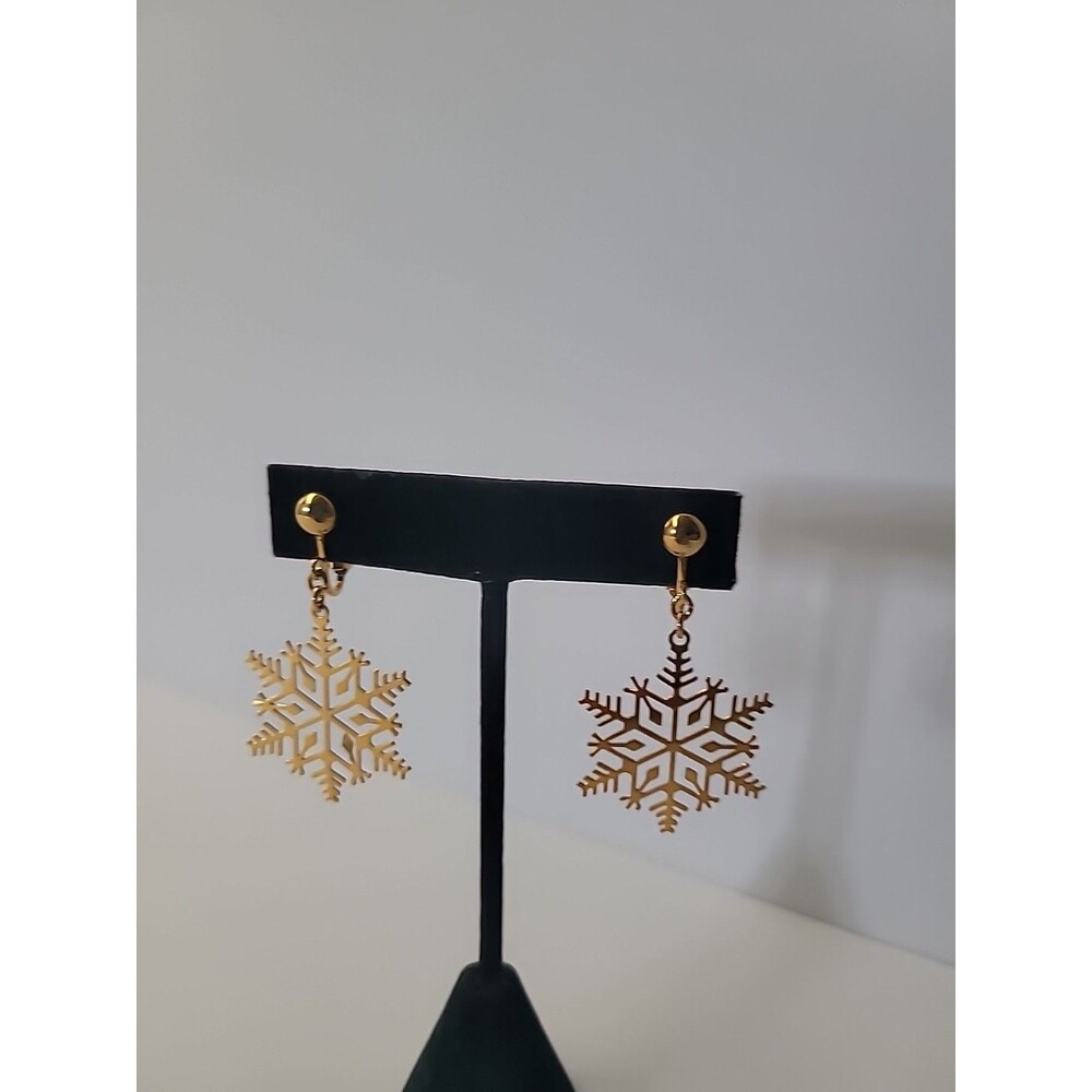 Gold Tone Snowflake Clip On Earrings Dangle Winter Holiday Christmas Jewelry